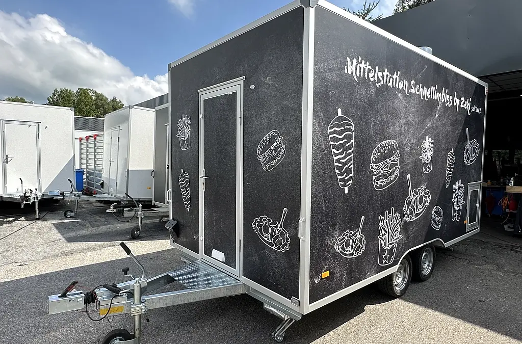 Foodtrucks und Imbisswagen in Skigebieten Österreichs: Kulinarischer Genuss auf der Piste