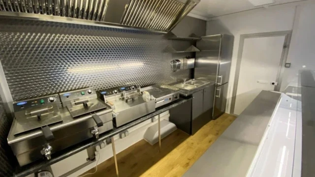 Imbisswagen mieten und kaufen 39 Polar 3.6 Imbisswagen mieten