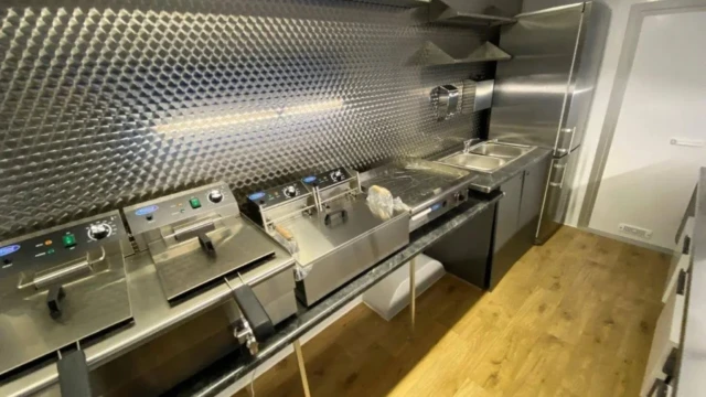 Rent food trailer 37 Food Trailer Polar 3.6