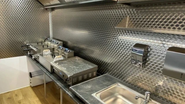 Rent food trailer 39 Food Trailer Polar 3.6