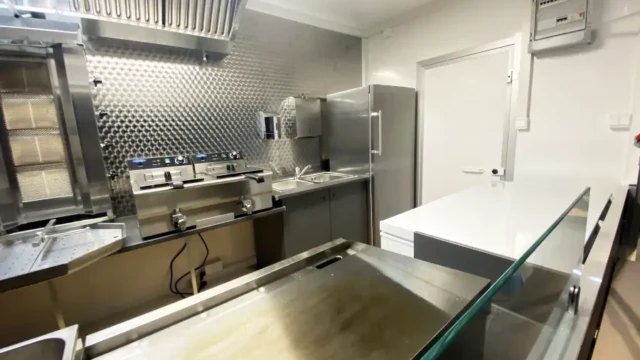 Rent food trailer 66 Chicken Imperial Foodtrailer Sale Vehicle 002