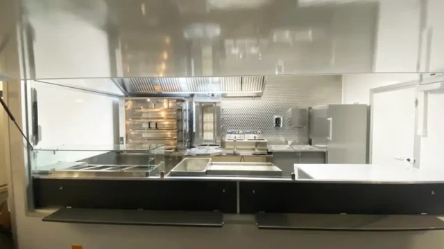 Imbisswagen mieten 65 Chicken Imperial Foodtrailer Imbisswagen Verkaufswagen 014