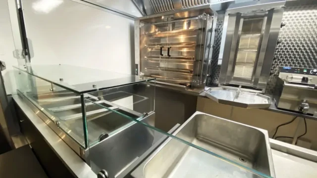 Imbisswagen mieten 55 Chicken Imperial Foodtrailer Imbisswagen Verkaufswagen 015