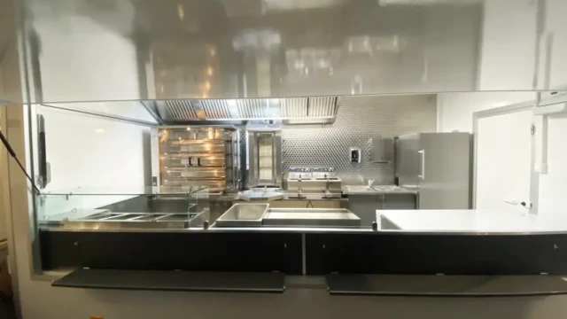 Imbisswagen mieten 53 Chicken Imperial Foodtrailer Imbisswagen Verkaufswagen 017