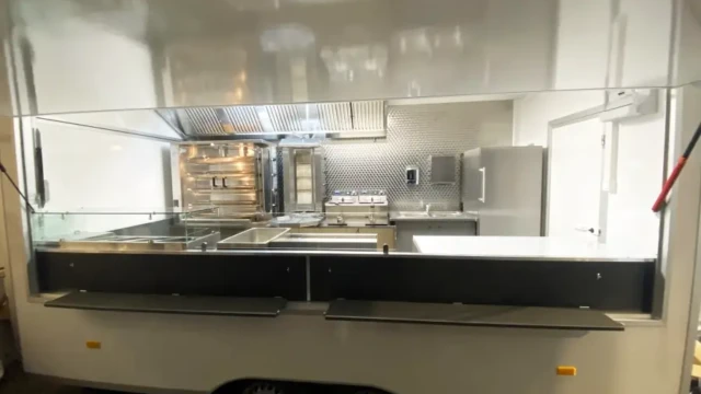 Imbisswagen mieten 50 Chicken Imperial Foodtrailer Imbisswagen Verkaufswagen 020