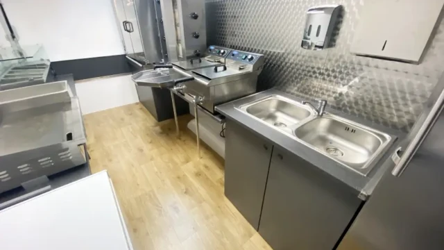 Rent food trailer 47 Chicken Imperial Foodtrailer Sale Vehicle 021