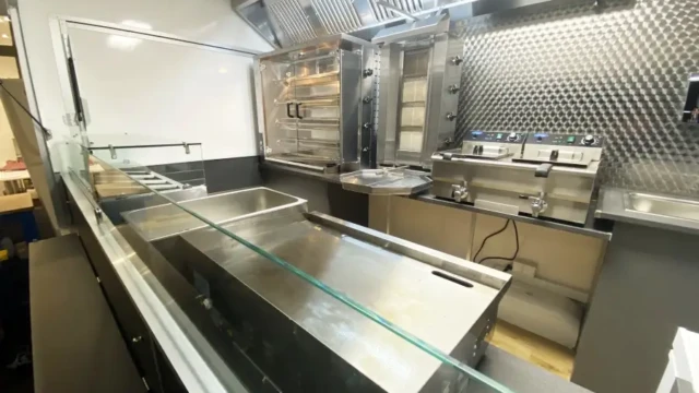 Imbisswagen mieten und kaufen 47 Chicken Imperial Foodtrailer Imbisswagen Verkaufswagen 023