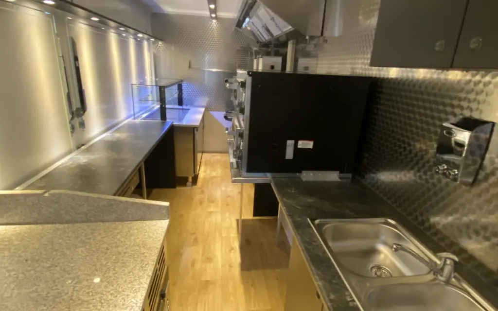 Italienische Küche - la cucina italiana 14 Italienische Köstlichkeiten 2052B Modell 3 02